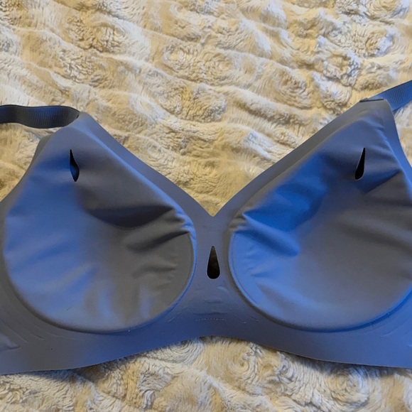 Wireless, Seamless Blue Bra - Picture 3 of 6